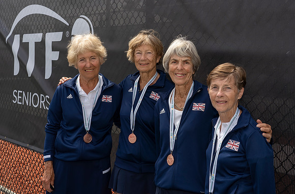 FM_W75_QUEENS_CUP_MEDAL_CEREMONY_ITFSENIORS2022_008