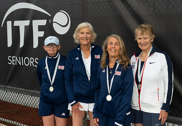 FM_W70_ALTHEA_GIBSON_CUP_LOVE_FOX_FISHER_WILSON_ITFSUPERSENIORS2022_001