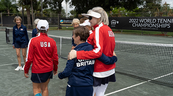 FM_W75_QUEENS_CUP_MEDAL_CEREMONY_ITFSENIORS2022_010