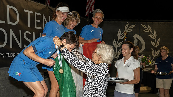 FM_MAUREEN_CONNOLLY_CUP_MEDAL_CEREMONY_ITFSENIORS2022_11