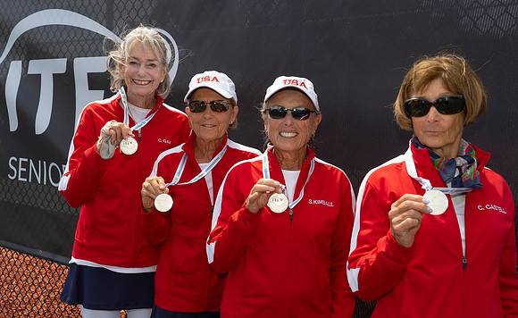 FM_W75_QUEENS_CUP_MEDAL_CEREMONY_ITFSENIORS2022_005