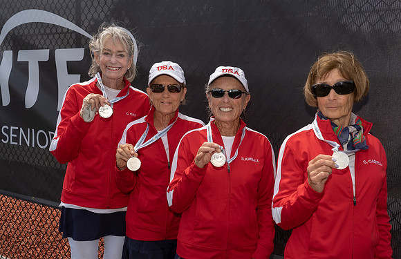 FM_W75_QUEENS_CUP_MEDAL_CEREMONY_ITFSENIORS2022_003