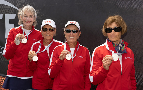 FM_W75_QUEENS_CUP_MEDAL_CEREMONY_ITFSENIORS2022_004