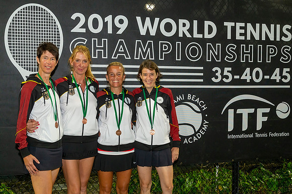 FM_YOUNG_SENIORS_MEDAL_CEREMONY_D6_MIA2019_006