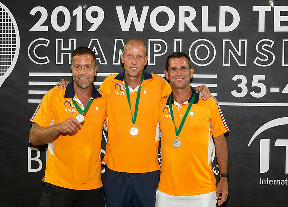 FM_YOUNG_SENIORS_MEDAL_CEREMONY_D6_MIA2019_021