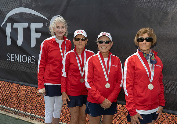 FM_W75_QUEENS_CUP_MEDAL_CEREMONY_ITFSENIORS2022_001