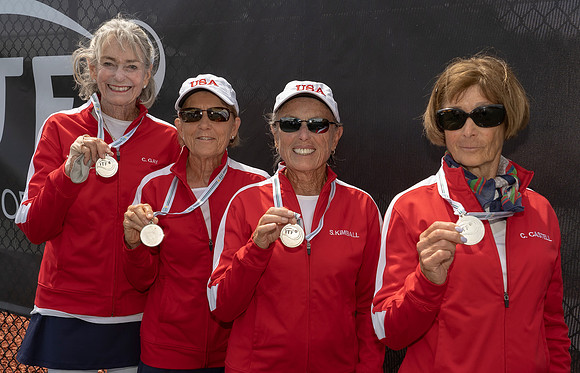 FM_W75_QUEENS_CUP_MEDAL_CEREMONY_ITFSENIORS2022_006