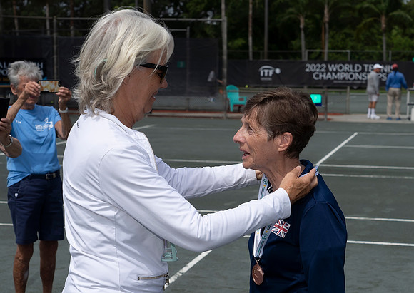 FM_W75_QUEENS_CUP_MEDAL_CEREMONY_ITFSENIORS2022_013