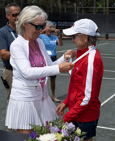 FM_W75_QUEENS_CUP_MEDAL_CEREMONY_ITFSENIORS2022_016