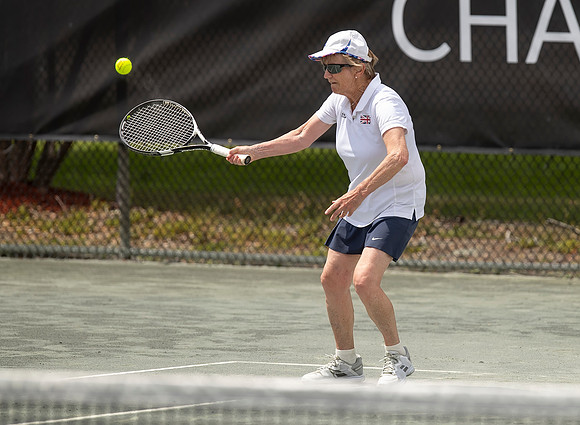 FM_W70_ALTHEA_GIBSON_CUP_WILSON_ITFSUPERSENIORS2022_001