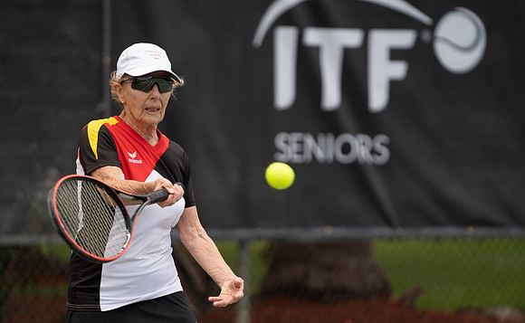 FM_W80_DORIS_HART_CUP_ORTH_ITFSUPERSENIORS2022_009