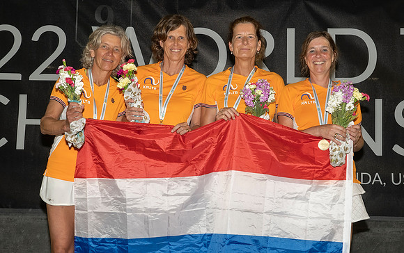 FM_MAUREEN_CONNOLLY_CUP_MEDAL_CEREMONY_ITFSENIORS2022_06