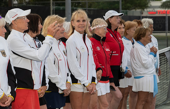 FM_MEDAL_CEREMONY_ALTHEA_GIBSON_DORIS_HART_CUPS_ITFSUPERSENIORS2022_009