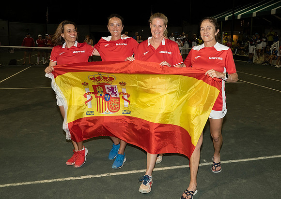 FM_MARIA_ESTHER_BUENO_CUP_MEDAL_CEREMONY_ITFSENIORS2022_04